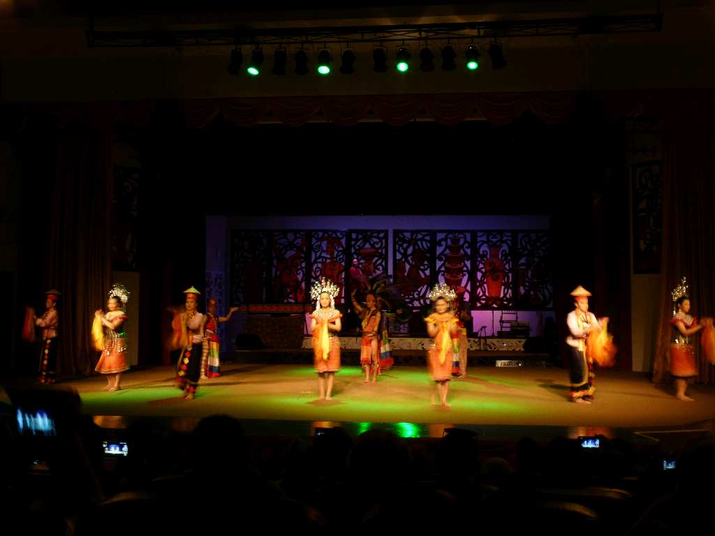 262.Bo - Santubong - Sarawak Cultural Village - multi-cultural performances