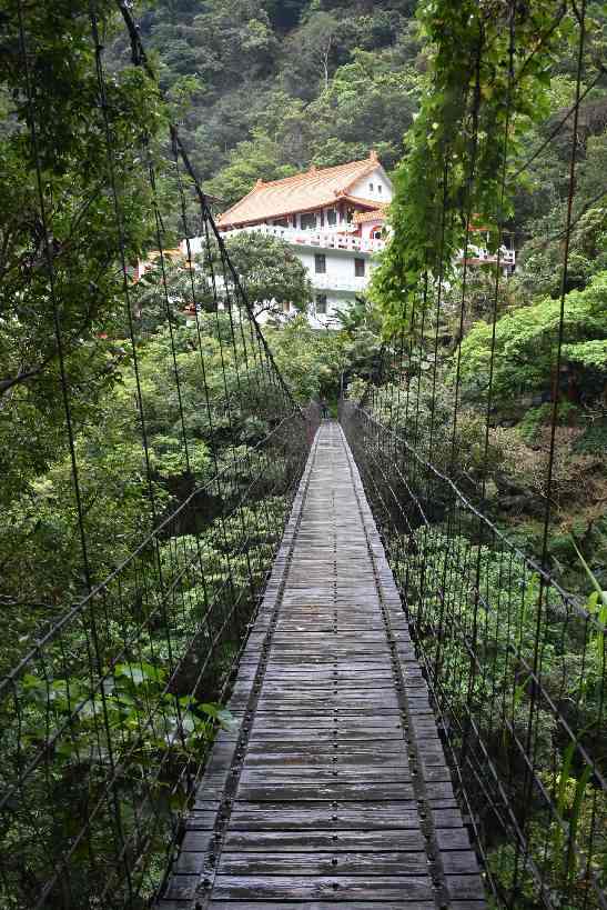090.Taroko - Suspension Bridge near Changuang Temple